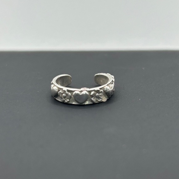 925 Sterling Adjustable Silver Heart and Flower  Toe or Pinky Ring - Picture 1 of 7
